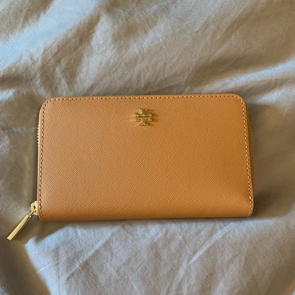 Tory Burch Emerson Mini Continental Wallet.